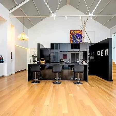 Marvila Town House Sleeps 4 With Pool Air Con And Wifi